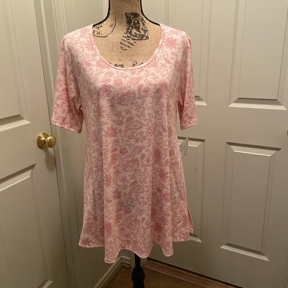 LuLaRoe Tops - NWT Perfect Top Lularoe Pink on Pink Lg
